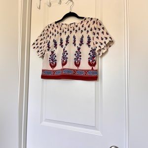 Medium crop top blouse